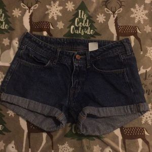 Skinny low waist shorts